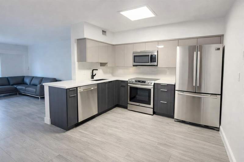 1 bedroom Condominium at 3220 Bayview Drive #211, Pier 41 Condo, Fort Lauderdale — photo 2