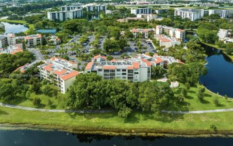 2314 S Cypress Bend Drive #Unit 313, Pompano Beach FL - photo 17 of 21