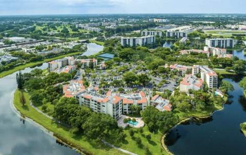 2314 S Cypress Bend Drive #Unit 313, Pompano Beach FL - photo 19 of 21