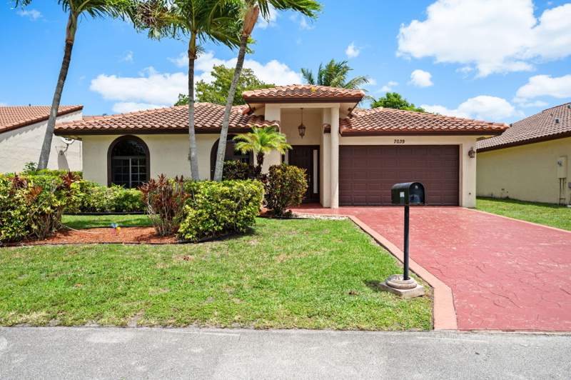 3 bedroom Single Family Residence at 7039 Golf Pointe Circle, Woodmont Tract 71, Tamarac — photo 3