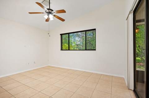 7039 Golf Pointe Circle, Tamarac FL - photo 8 of 34