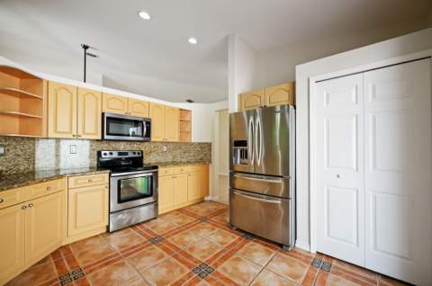 7039 Golf Pointe Circle, Tamarac FL - photo 10 of 34