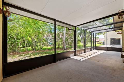7039 Golf Pointe Circle, Tamarac FL - photo 23 of 34
