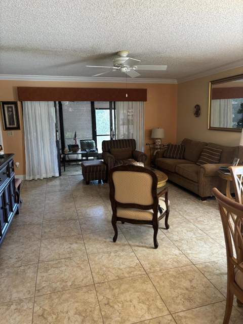 60 Pelican Pointe Drive #1020, Delray Beach FL - photo 9 of 23