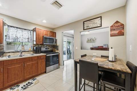 2350 NW 60th Avenue, Sunrise FL - photo 9 of 30