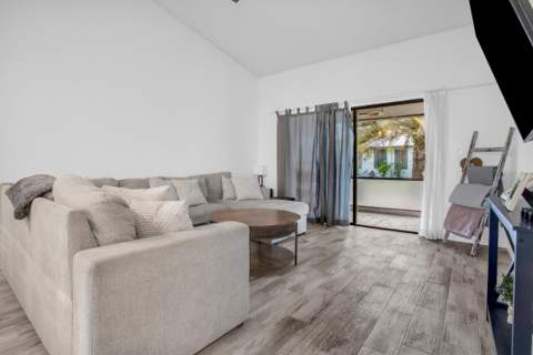 8202 NW 100th Drive, Tamarac FL - photo 10 of 53