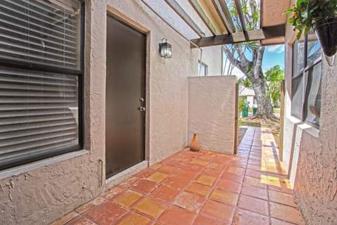8202 NW 100th Drive, Tamarac FL - photo 6 of 53