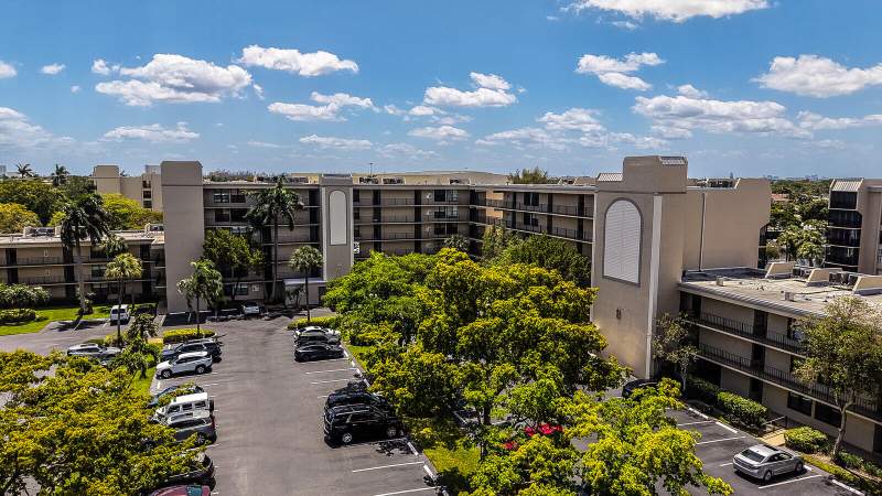 2 bedroom Condominium at 8 Royal Palm Way #401, Boca Bayou Condo, Boca Raton — photo 2