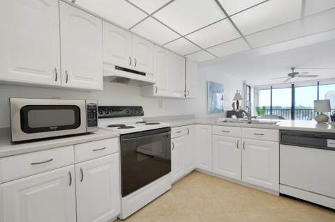8 Royal Palm Way #401, Boca Raton FL - photo 11 of 31