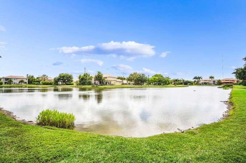 5 bedroom Single Family Residence at 9192 Pineville Drive, country cove, Lake Worth — photo 2