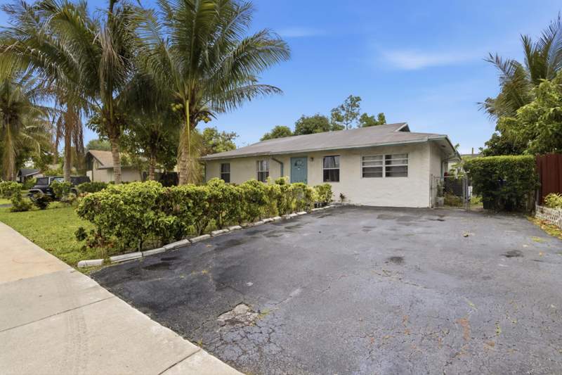 3 bedroom Single Family Residence at 8230 SW 4th Place, North Lauderdale Village Sec 1 74-22 B Lot 33 Blk , North Lauderdale — photo 5