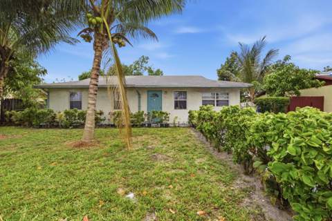 8230 SW 4th Place, North Lauderdale FL - photo 7 of 23