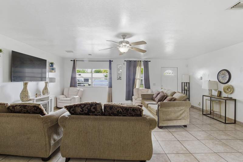3 bedroom Single Family Residence at 8230 SW 4th Place, North Lauderdale Village Sec 1 74-22 B Lot 33 Blk , North Lauderdale — photo 2