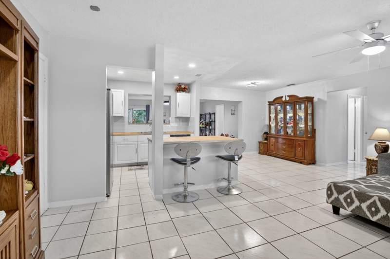 4 bedroom Single Family Residence at 1411 NW 89th Avenue, Boulevard Heights Sec 9, Pembroke Pines — photo 3