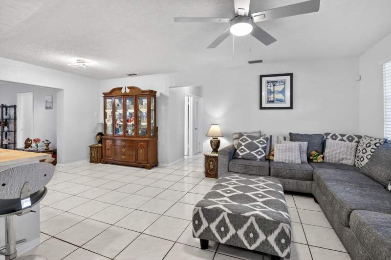 4 bedroom Single Family Residence at 1411 NW 89th Avenue, Boulevard Heights Sec 9, Pembroke Pines — photo 4