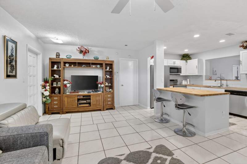 4 bedroom Single Family Residence at 1411 NW 89th Avenue, Boulevard Heights Sec 9, Pembroke Pines — photo 5
