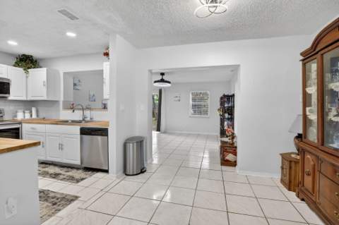 1411 NW 89th Avenue, Pembroke Pines FL - photo 6 of 55