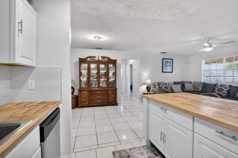 1411 NW 89th Avenue, Pembroke Pines FL - photo 9 of 55