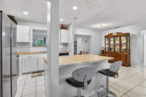 1411 NW 89th Avenue, Pembroke Pines FL - photo 10 of 55