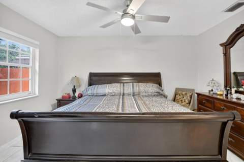 1411 NW 89th Avenue, Pembroke Pines FL - photo 16 of 55