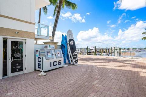 182 Lake Drive #5202, Palm Beach Shores FL - photo 24 of 38