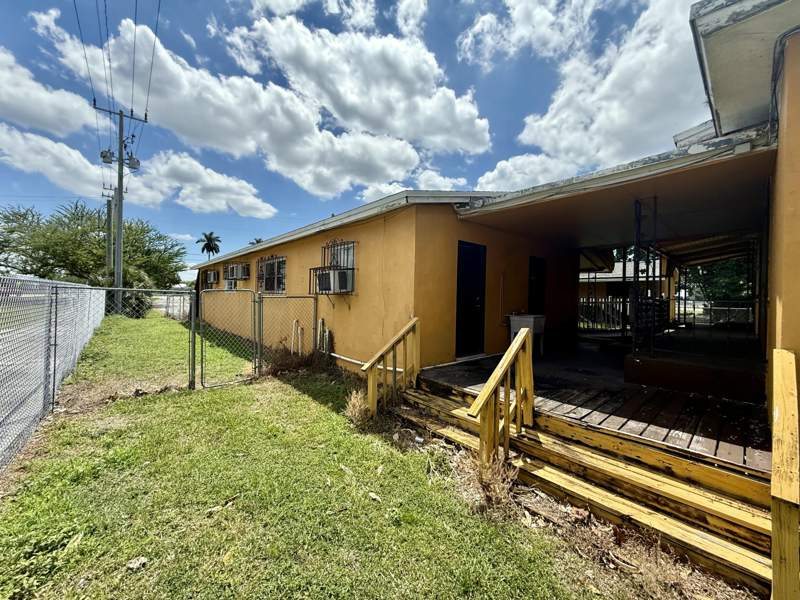 4 bedroom Single Family Residence at 601 W Canal St Street, S/D Of 31-43-37 By St Survey, Belle Glade — photo 5