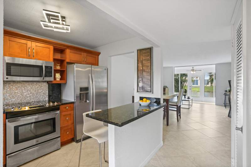 2 bedroom Condominium at 2781 N Pine Island Road #112, Sunrise Lakes 85 Condo, Sunrise — photo 2