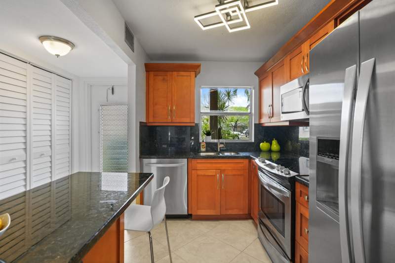 2 bedroom Condominium at 2781 N Pine Island Road #112, Sunrise Lakes 85 Condo, Sunrise — photo 3