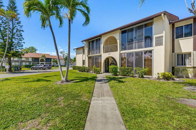 2 bedroom Condominium at 5760 Pine Wood Drive #D-1, Pine Ridge IV Condo, Greenacres — photo 2