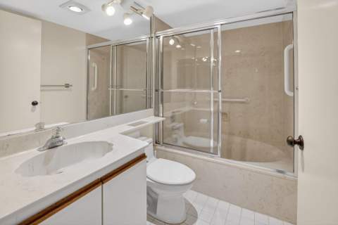 5021 Oakhill Lane #114, Delray Beach FL - photo 19 of 57