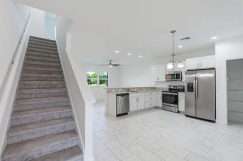 696 NE Waters Edge Lane, Port St. Lucie FL - photo 12 of 41