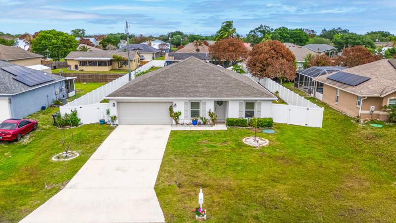 4 bedroom Single Family Residence at 549 SW Prado Avenue, Port St Lucie Section 27, Port St. Lucie — photo 4
