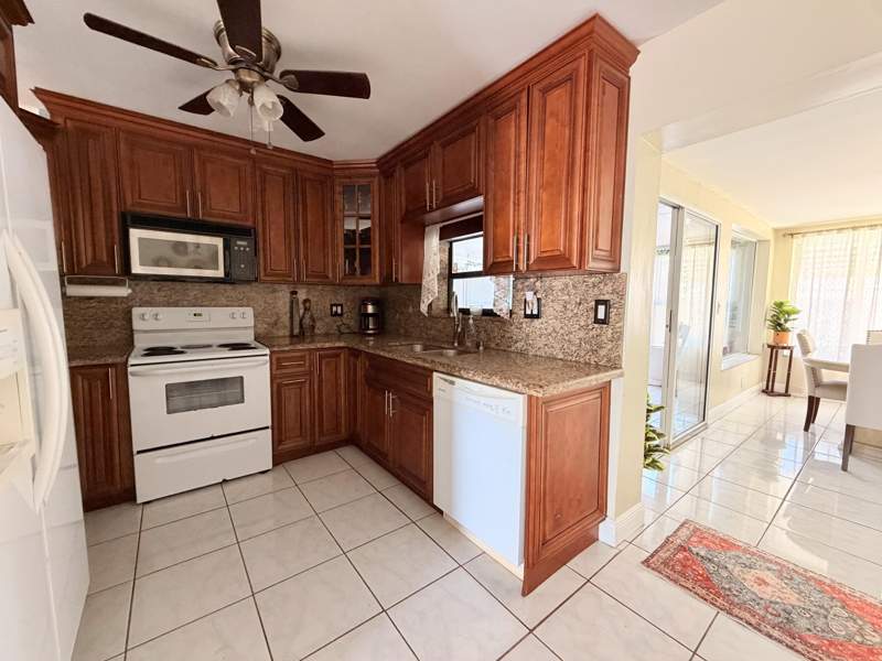 3 bedroom Single Family Residence at 1014 SE 4th Court, Barwal 2nd Sec, Deerfield Beach — photo 5