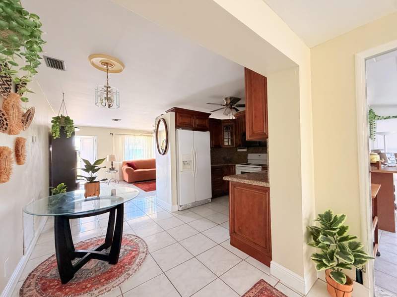 3 bedroom Single Family Residence at 1014 SE 4th Court, Barwal 2nd Sec, Deerfield Beach — photo 4
