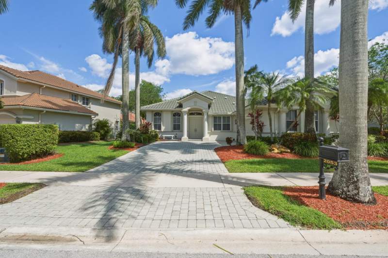 4 bedroom Single Family Residence at 2053 Quail Roost Drive, Sector 7-Parcel N-2, Weston — photo 3