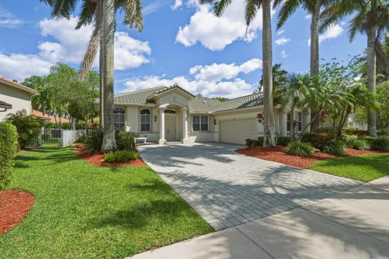 4 bedroom Single Family Residence at 2053 Quail Roost Drive, Sector 7-Parcel N-2, Weston — photo 2