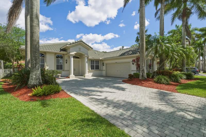 4 bedroom Single Family Residence at 2053 Quail Roost Drive, Sector 7-Parcel N-2, Weston — photo 4