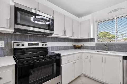 7770 Tahiti Lane #102, Lake Worth FL - photo 7 of 32