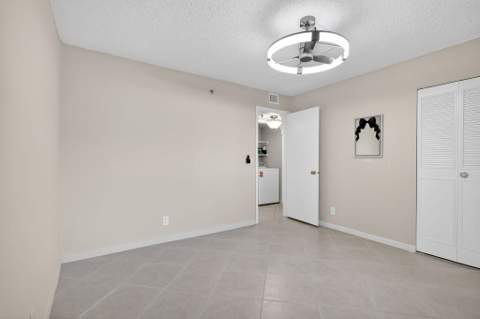 7770 Tahiti Lane #102, Lake Worth FL - photo 15 of 32