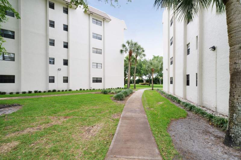 2 bedroom Condominium at 9220 SW 14th Street #3503, Patios Of Boca Barwood Condo, Boca Raton — photo 3