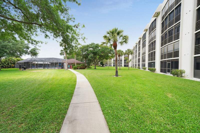 2 bedroom Condominium at 9220 SW 14th Street #3503, Patios Of Boca Barwood Condo, Boca Raton — photo 4