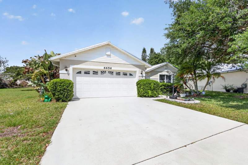 3 bedroom Single Family Residence at 6656 Picante Circle, Spanish Lakes Fairways NE Phase, Fort Pierce — photo 2