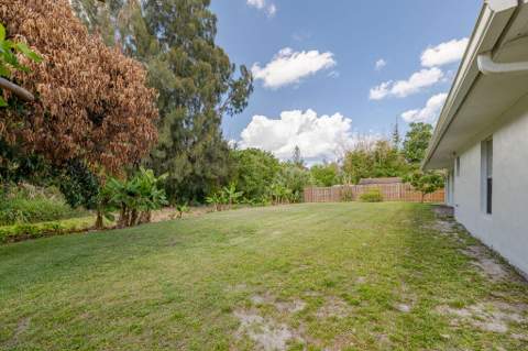 320 Chamberlain Boulevard, Fort Pierce FL - photo 8 of 61