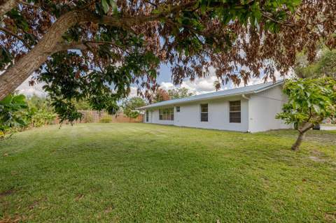 320 Chamberlain Boulevard, Fort Pierce FL - photo 9 of 61