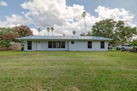 320 Chamberlain Boulevard, Fort Pierce FL - photo 10 of 61