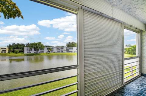 202 Wellington D, West Palm Beach FL - photo 17 of 38