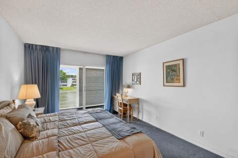 202 Wellington D, West Palm Beach FL - photo 13 of 38