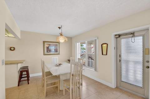 202 Wellington D, West Palm Beach FL - photo 6 of 38