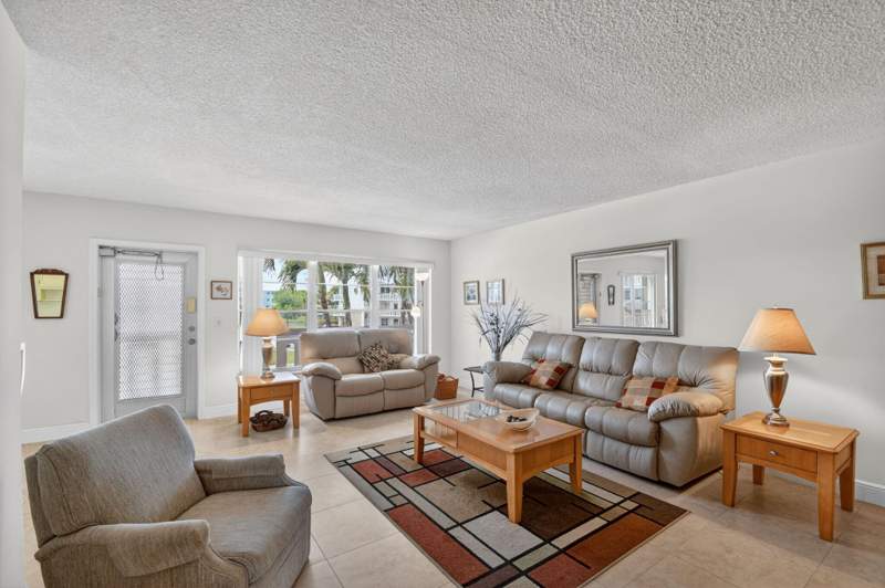 2 bedroom Condominium at 202 Wellington D, Wellington Condos, West Palm Beach — photo 2