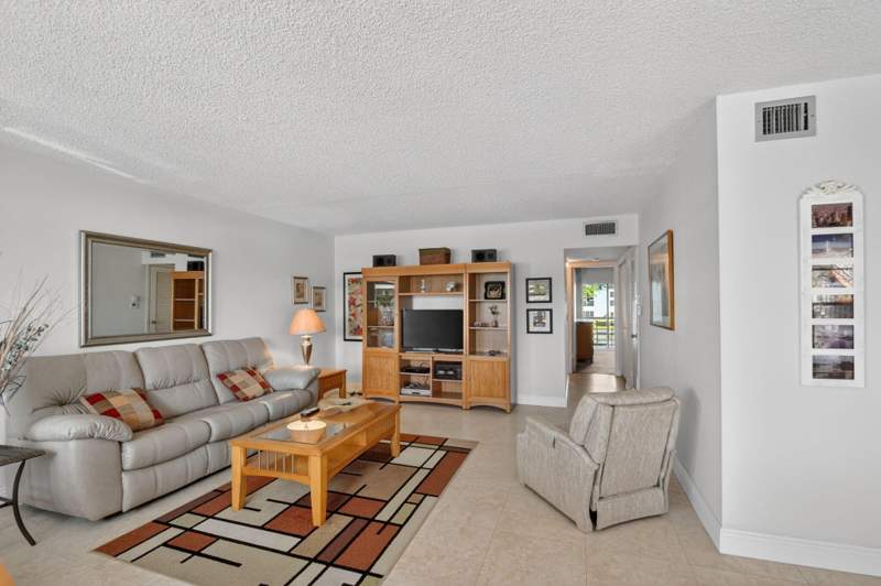 2 bedroom Condominium at 202 Wellington D, Wellington Condos, West Palm Beach — photo 4